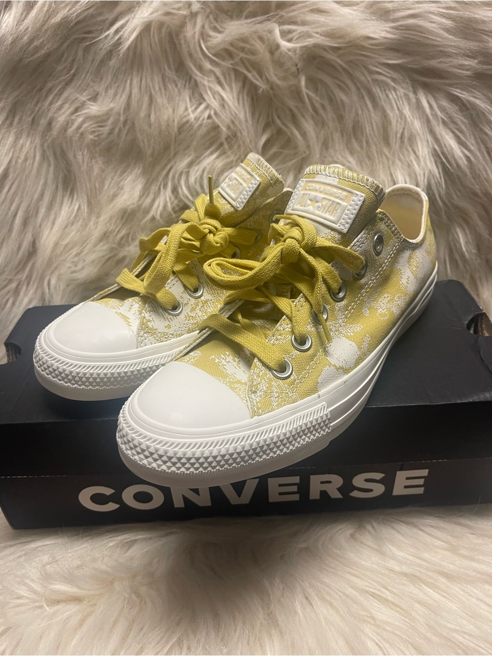 NWT Converse Yellow Floral Low Top Sneakers size 8.5.